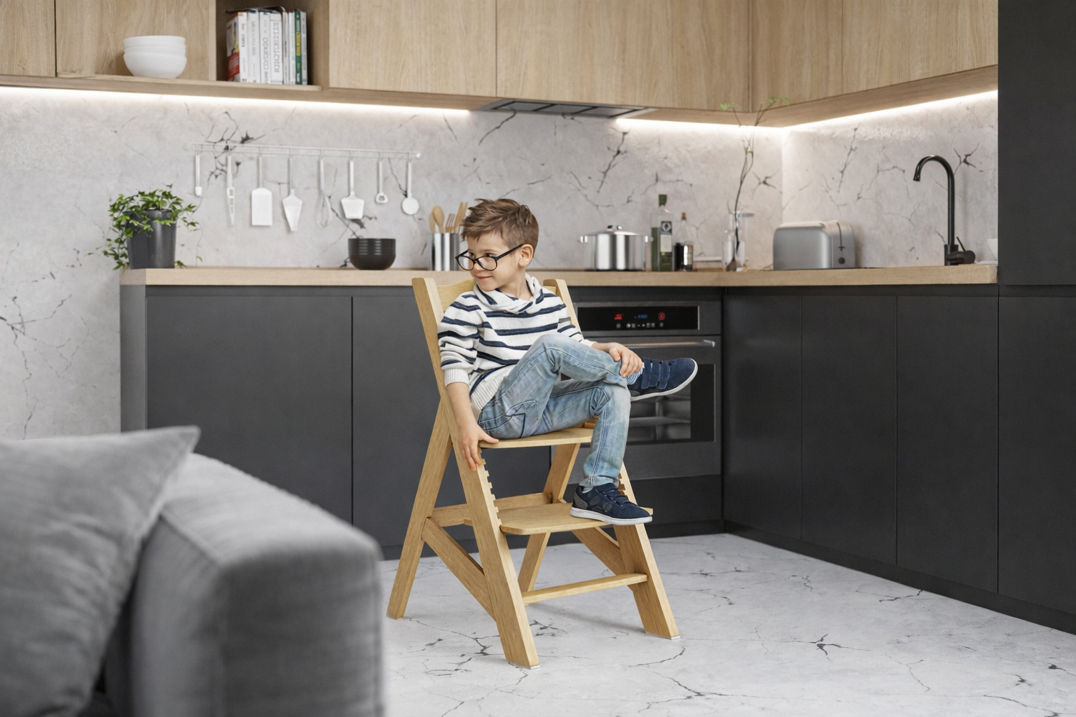 Drewniane krzesło do karmienia dziecka – naturalny produkt w Twoim otoczeniu