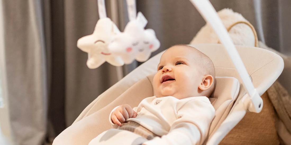 Od kiedy leżaczek bujaczek dla niemowlaka? Wskazówki fizjoterapeuty