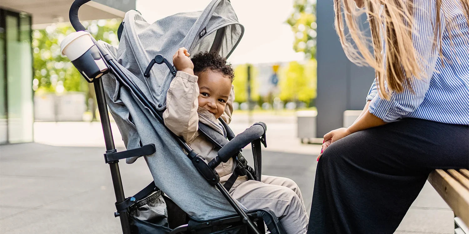 W jakim wieku dziecko może zacząć korzystać ze spacerówki? Przewodnik po wózkach spacerowych dla dzieci