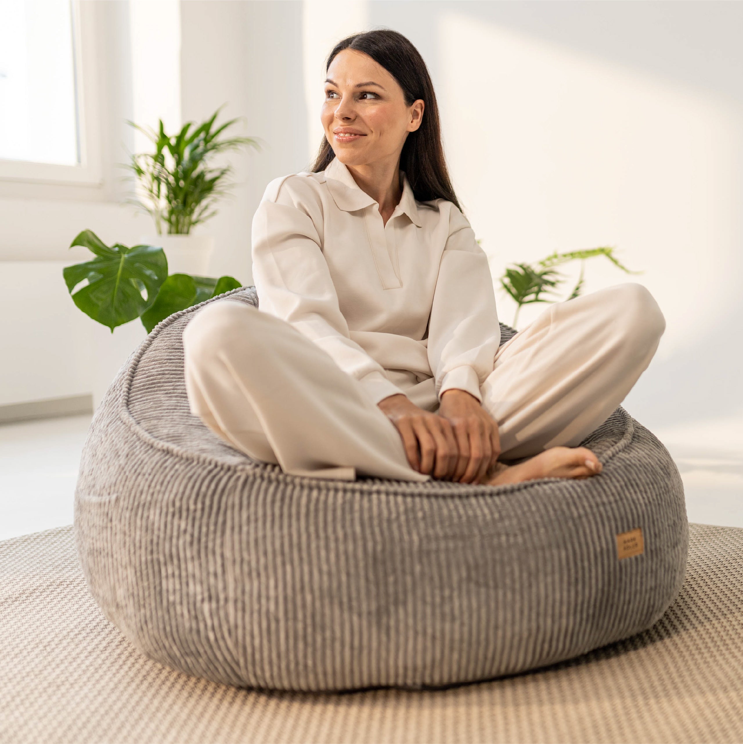 Fotel pufa z oparciem sztruksowa Mark Adler Comfy 4.0 Grey