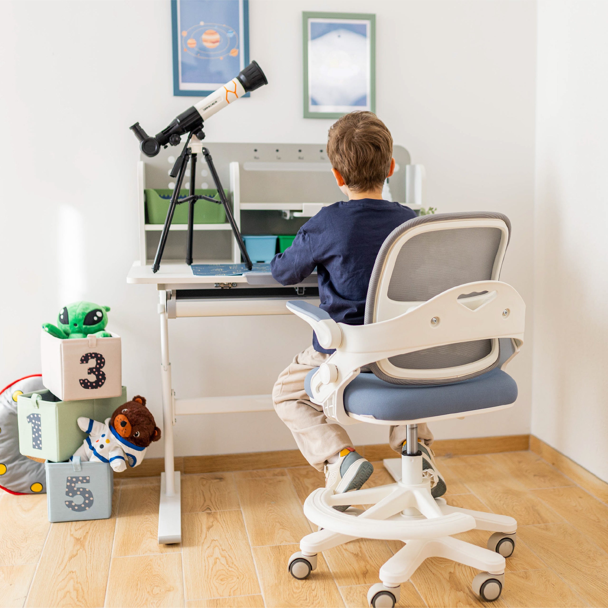 Fotel do biurka dla dziecka Mark Adler Junior 4.3 Blue-grey