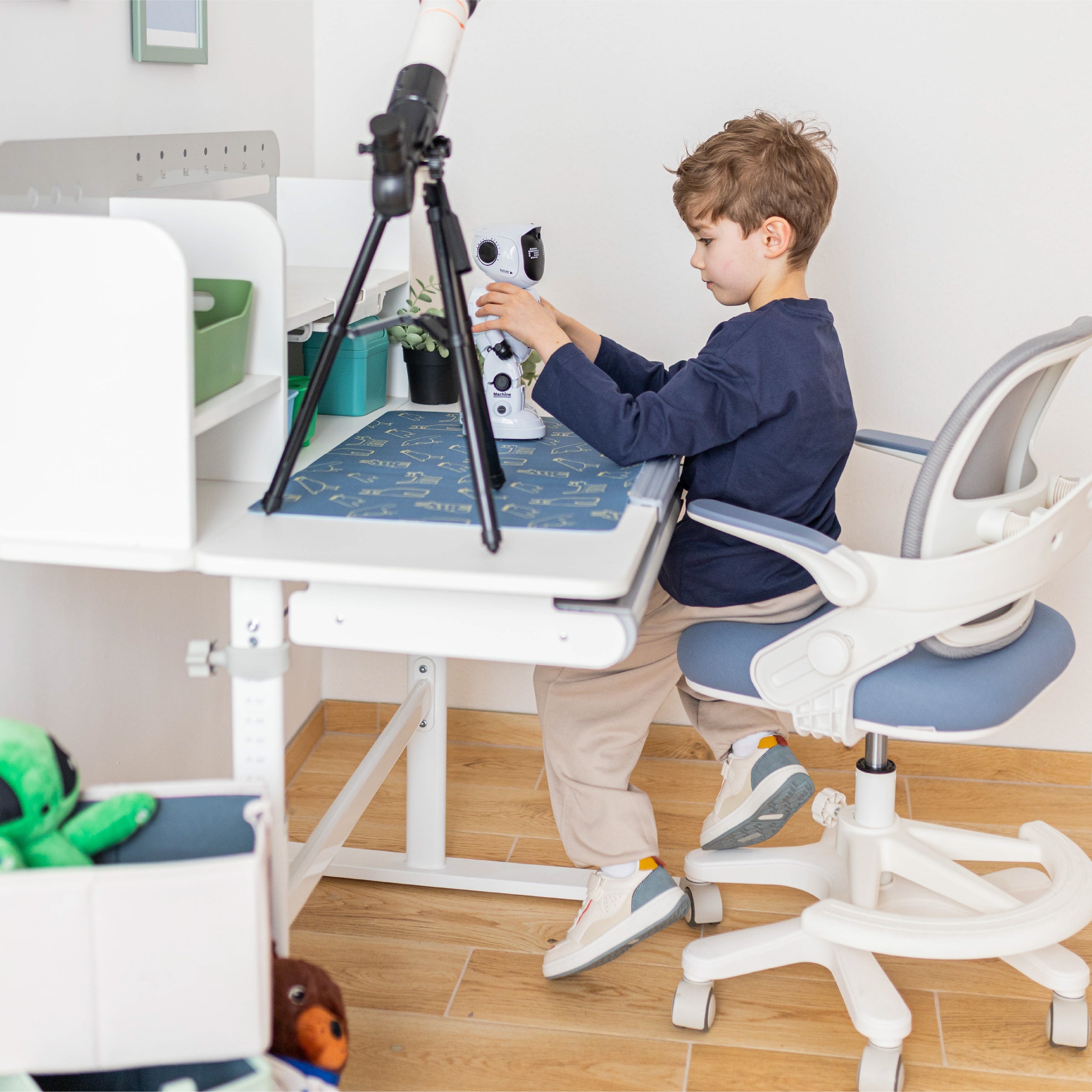 Ergonomiczne biurko dla dziecka Mark Adler Study 5.0 Grey 90 cm