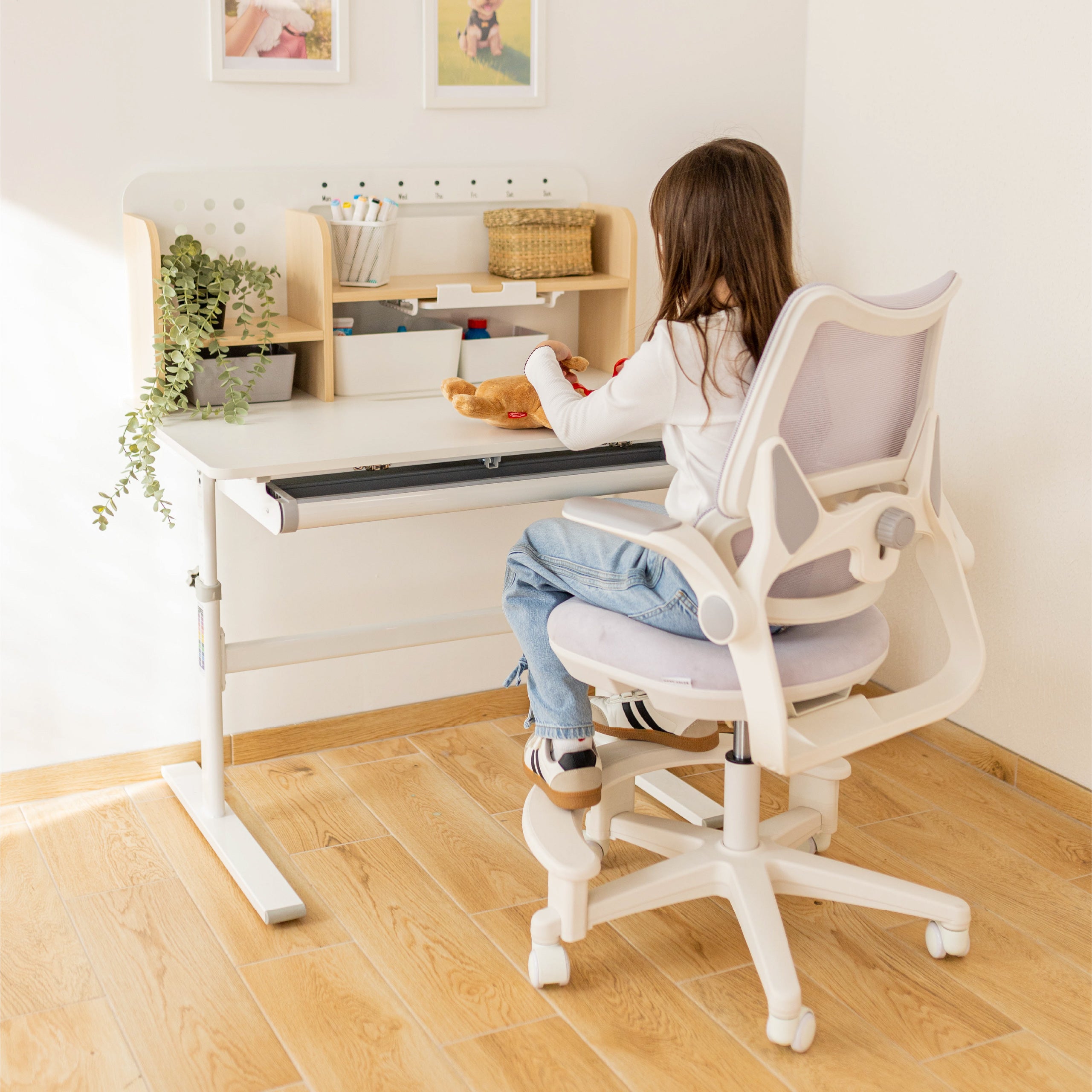 Ergonomiczne biurko dla dziecka Mark Adler Study 5.0 Wood 90 cm