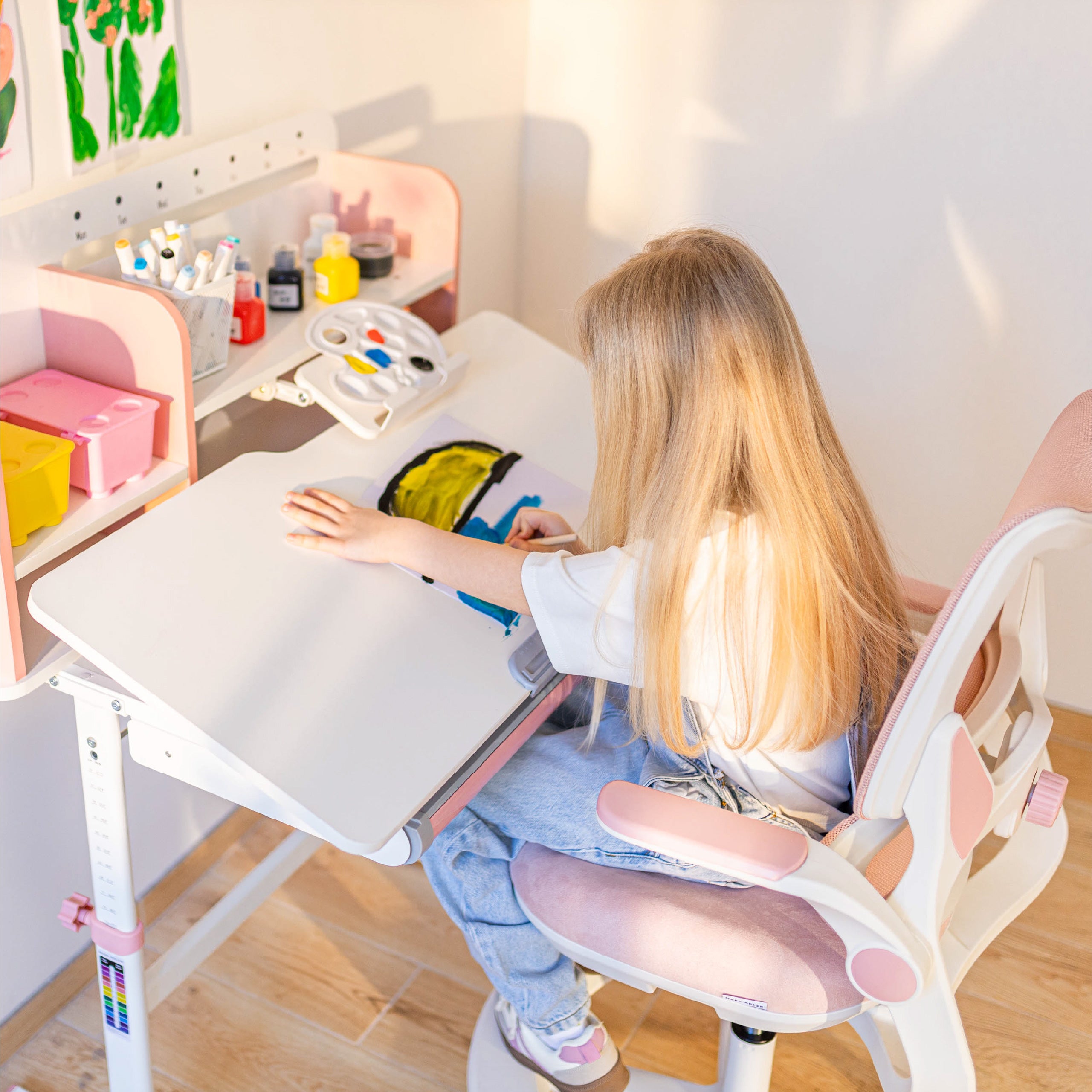 Ergonomiczne biurko dla dziecka Mark Adler Study 5.0 Pink 90 cm
