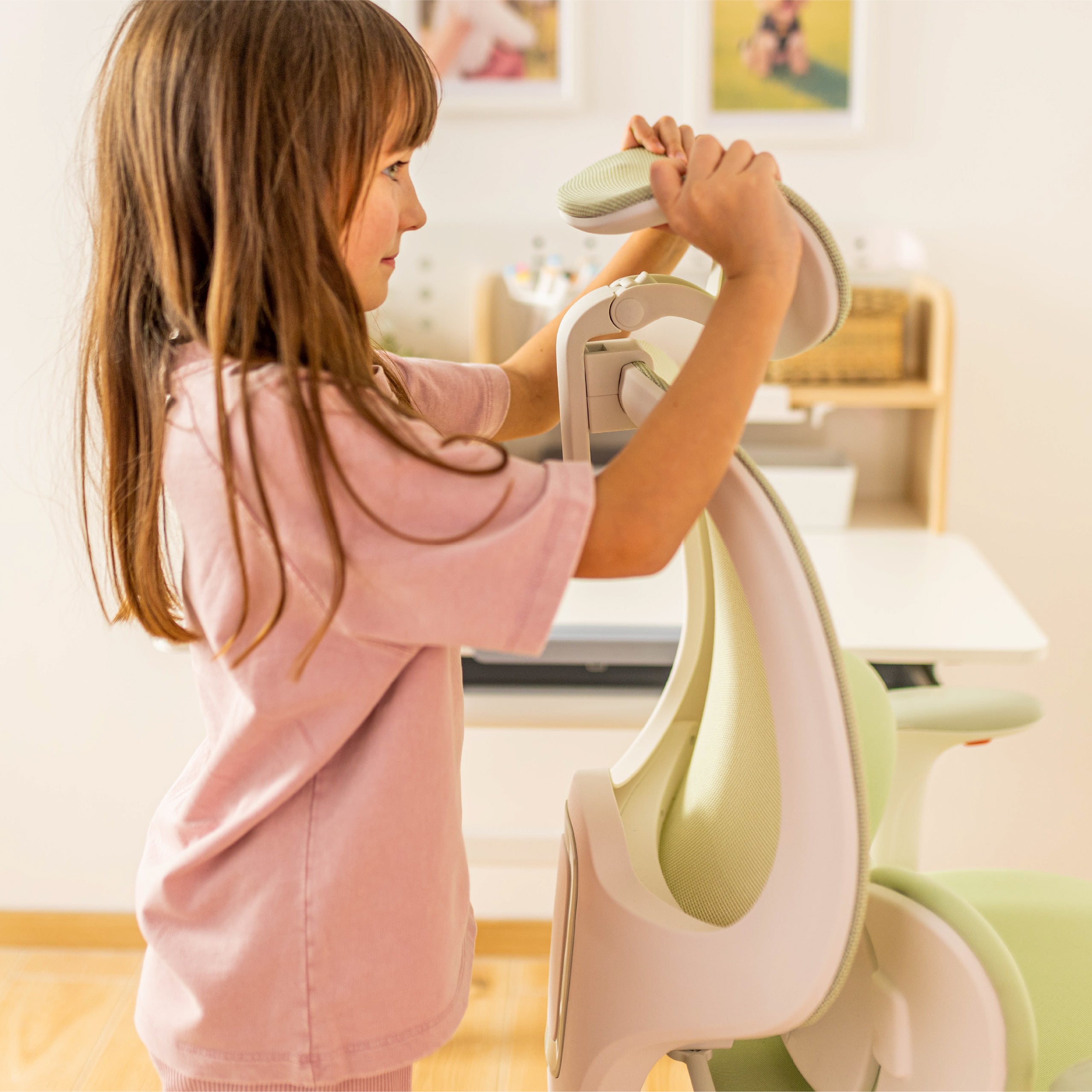 Ergonomiczny fotel dla dzieci Mark Adler Junior 6.3 Green