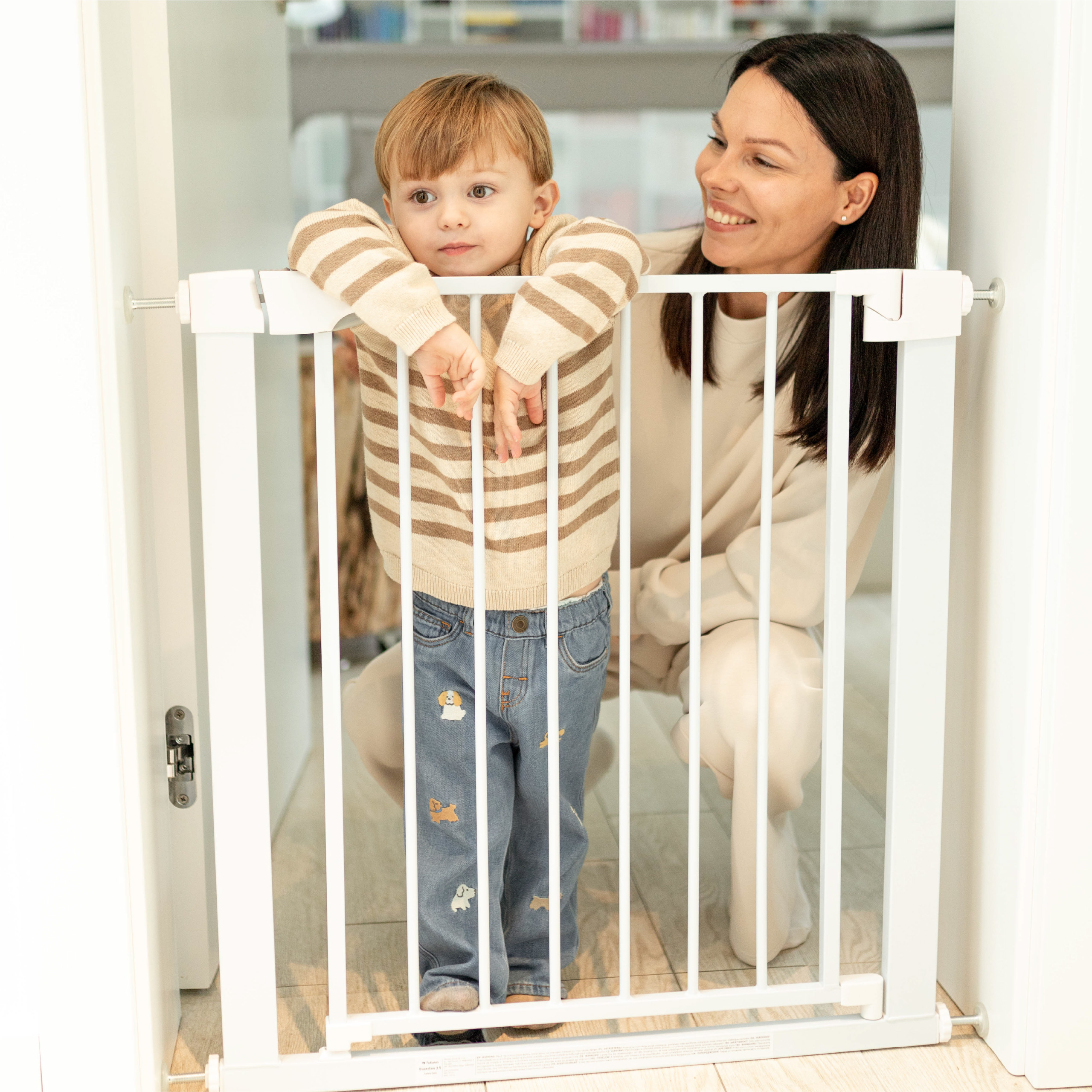 Barierka Tulano Guardian zamontowana w drzwiach